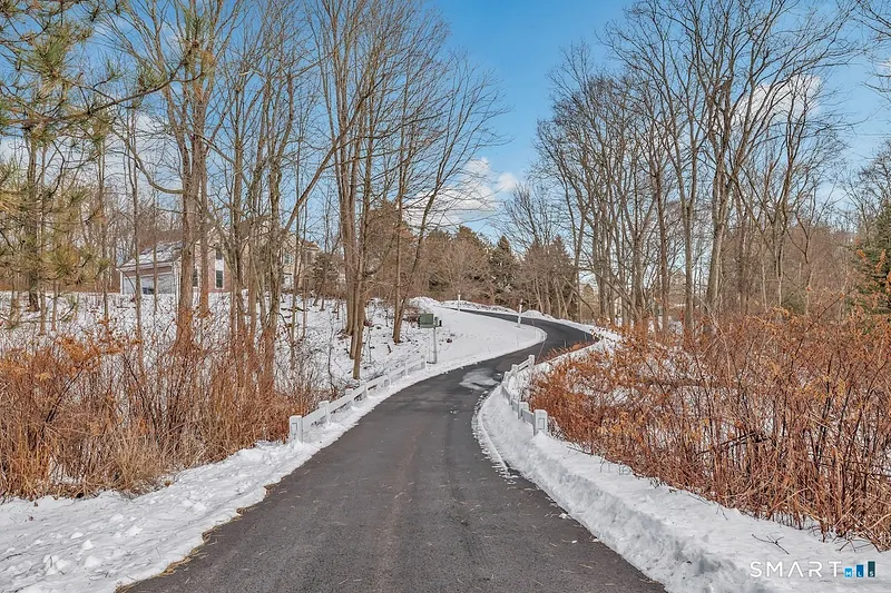 461 Amity Road Photo 2