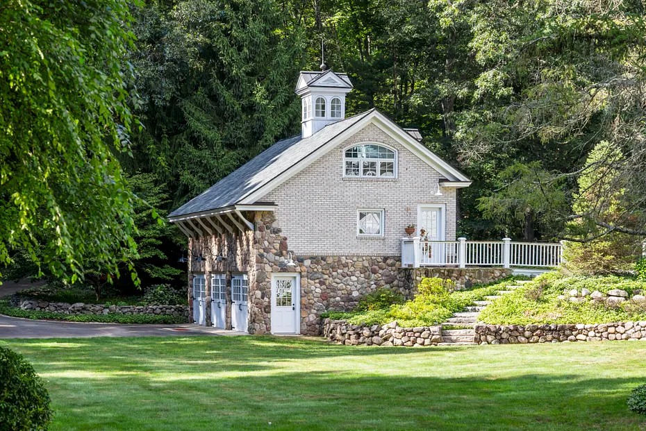 6 Pine Hill Road Photo 9