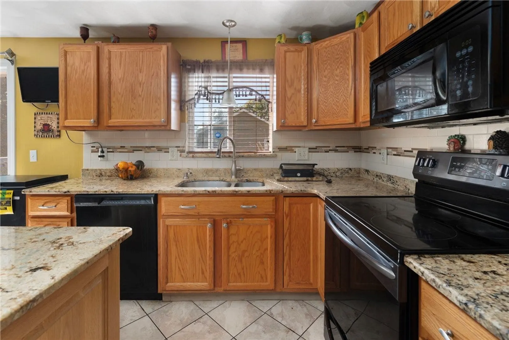 90 Rowley Street Photo 5
