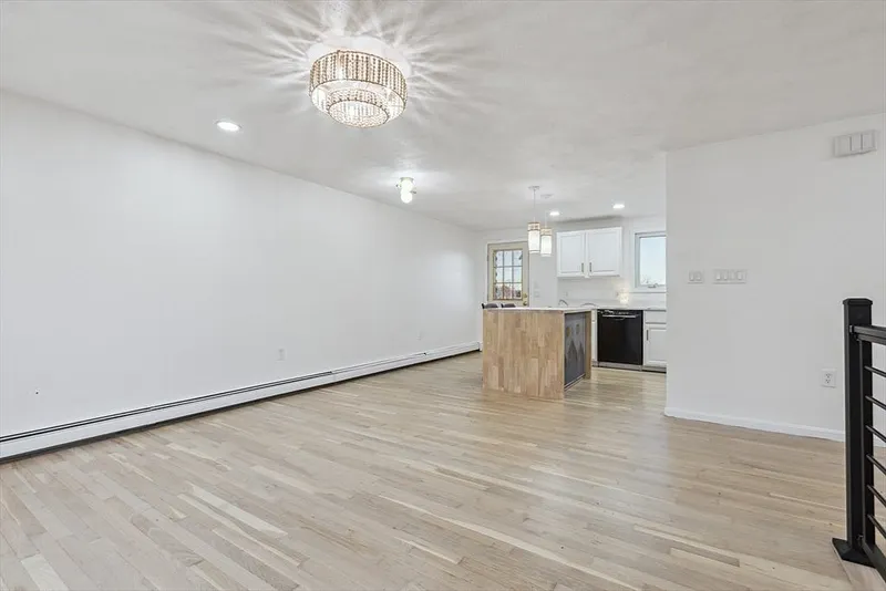 51 Belmont Ave Photo 9