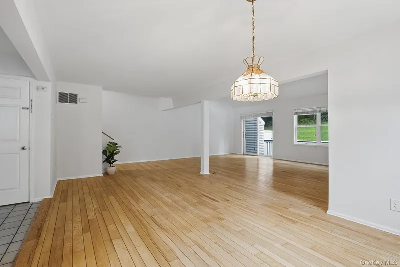 1452 Iroquois Street Photo 4