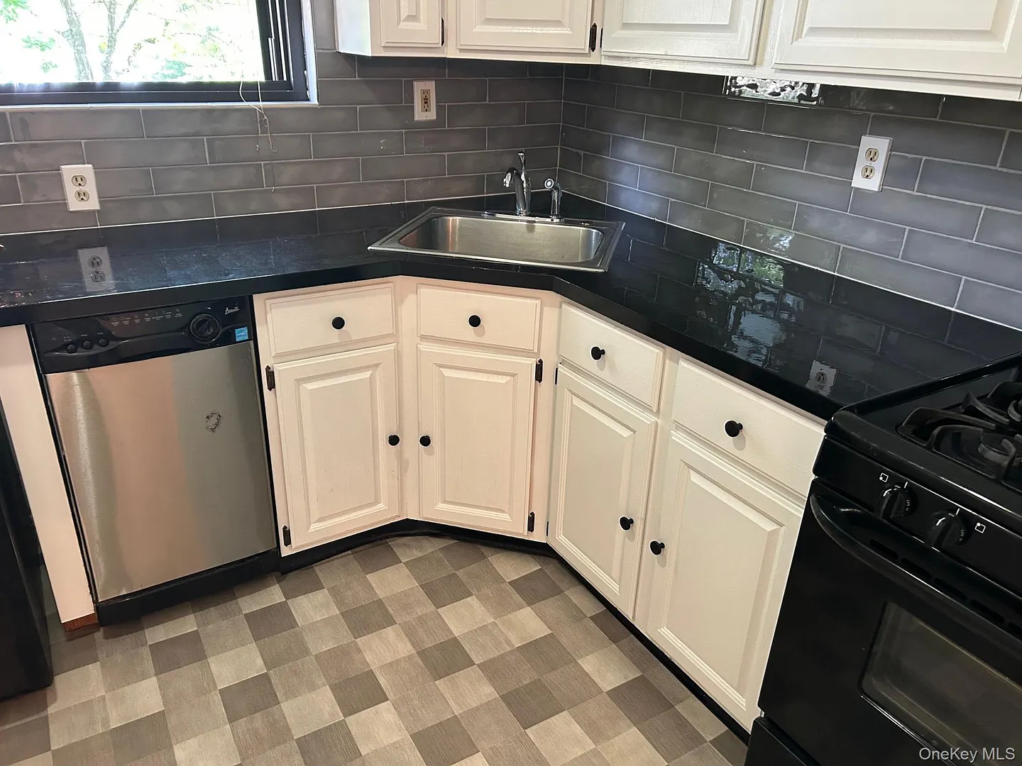 284 Sneden Place W #284 Photo 3