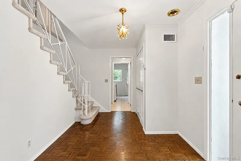 9 Parkfield Road Photo 4