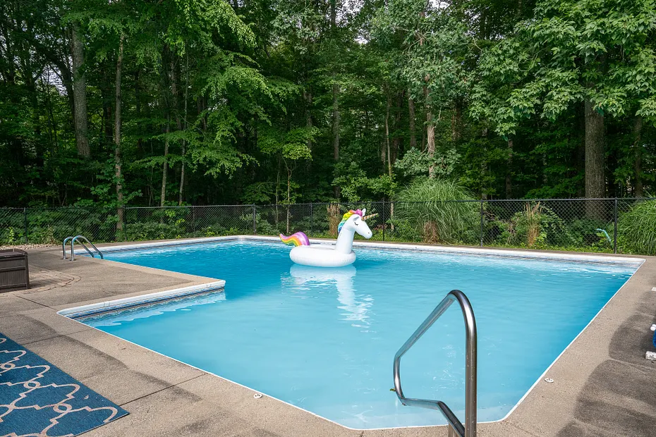 98 Dean Road Photo 34