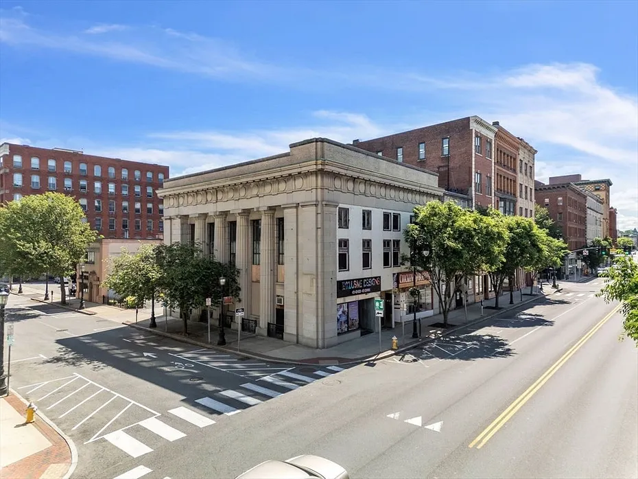 1675 Main St Photo 1