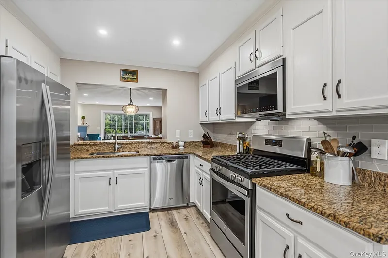 1404 Scarborough Drive Photo 2