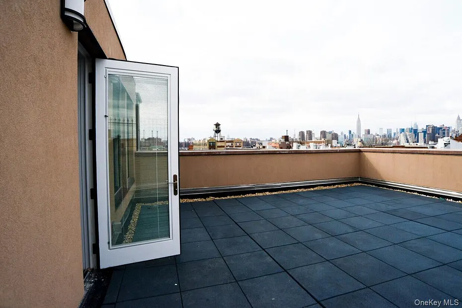 114 Greenpoint Avenue Photo 21