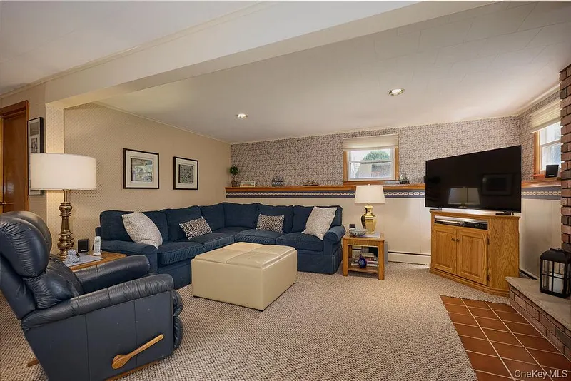 8 Carroll Drive Photo 35