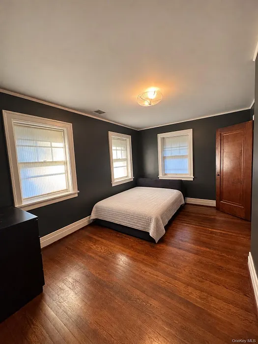 219 White Plains Road Photo 13