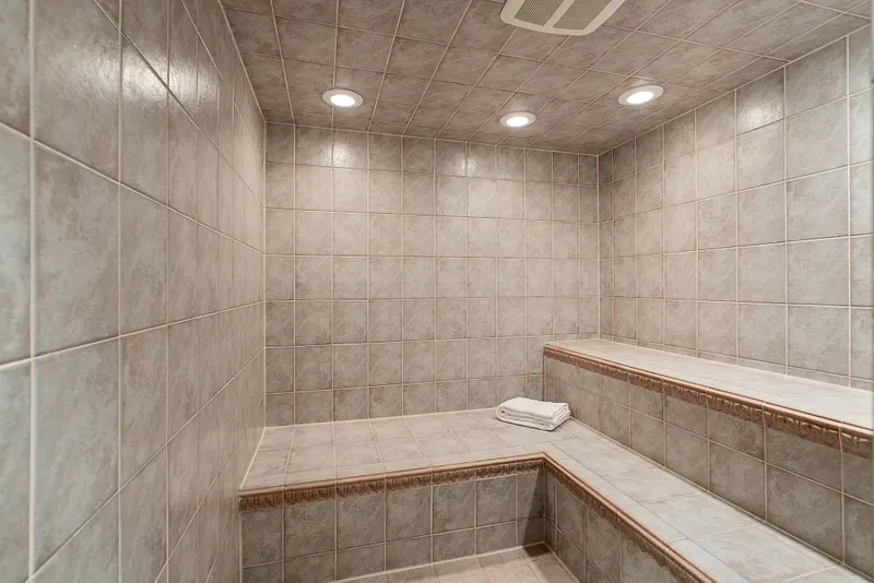 7 Farnham Way Photo 37