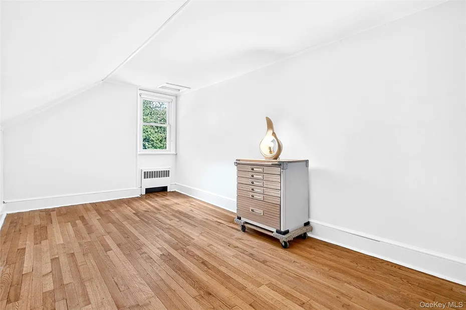 62 Van Wart Street Photo 32