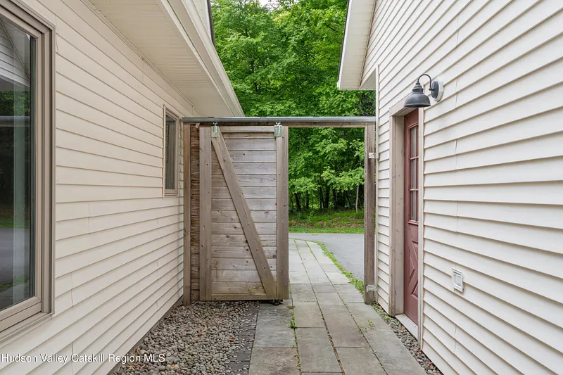 57 Anderson Road Photo 36