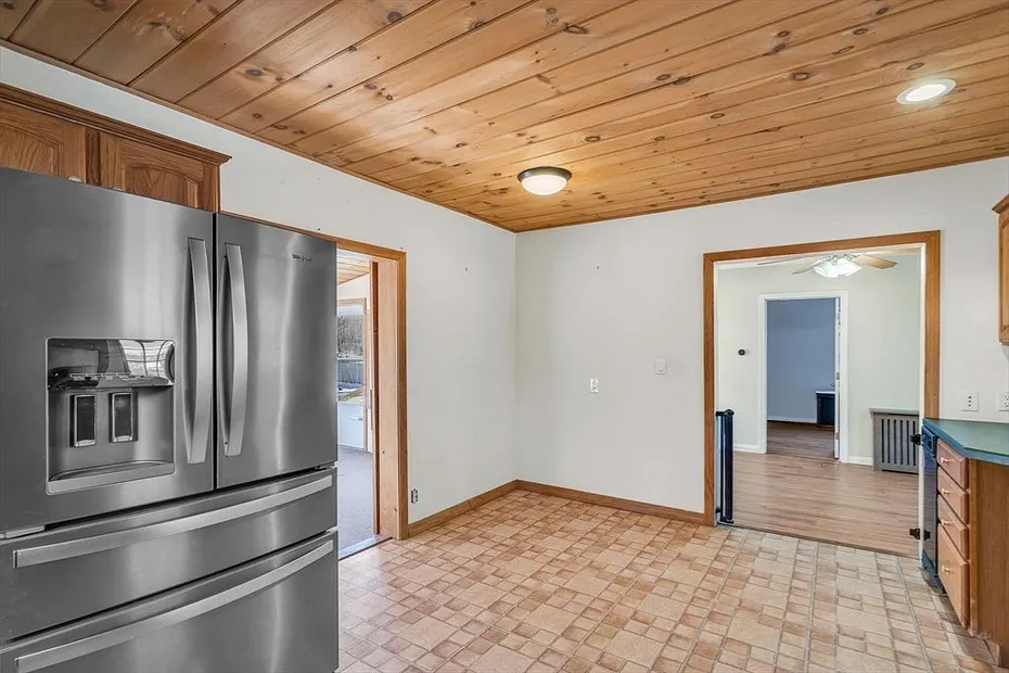 34 Pleasant St Photo 7