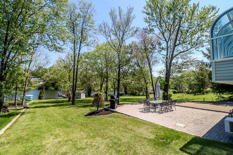 38 North Lake Shore Drive Photo 4