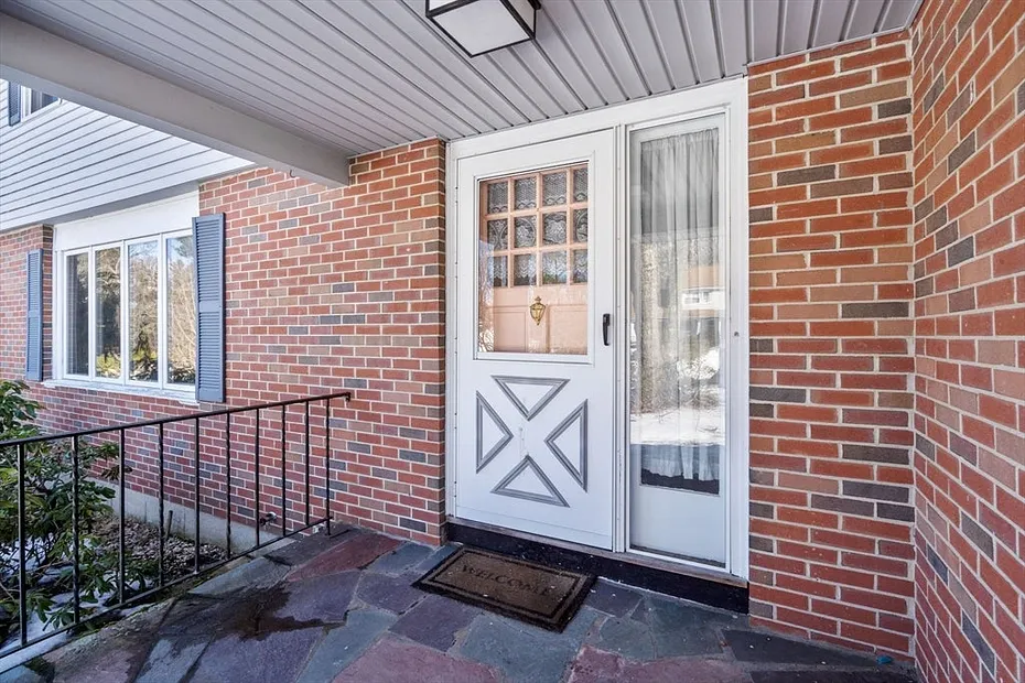 33 Brunnell Dr Photo 2