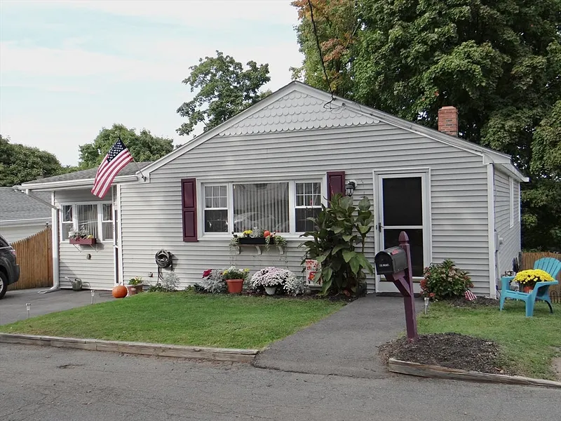 25 Marshall Ave Photo 2