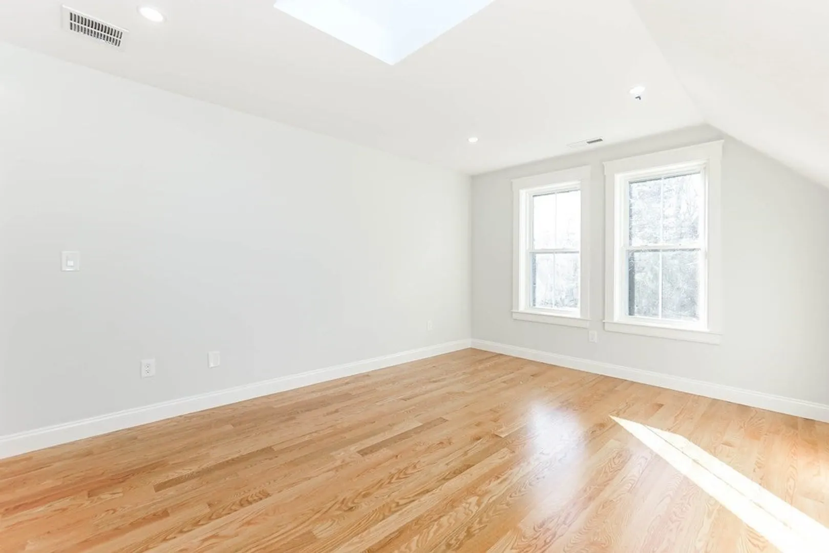 100 Kendall Avenue Photo 13