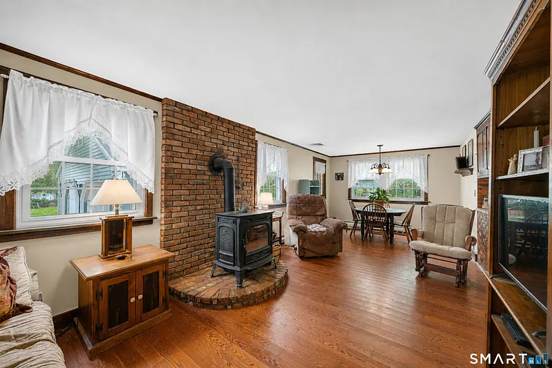 Suffield Single Family Photo 13
