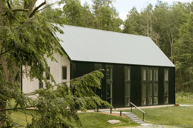 596 Perry Road Photo 6