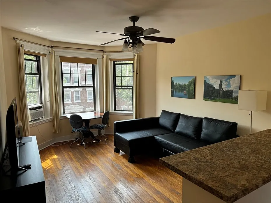 31 Queensberry St  #23 Photo 3