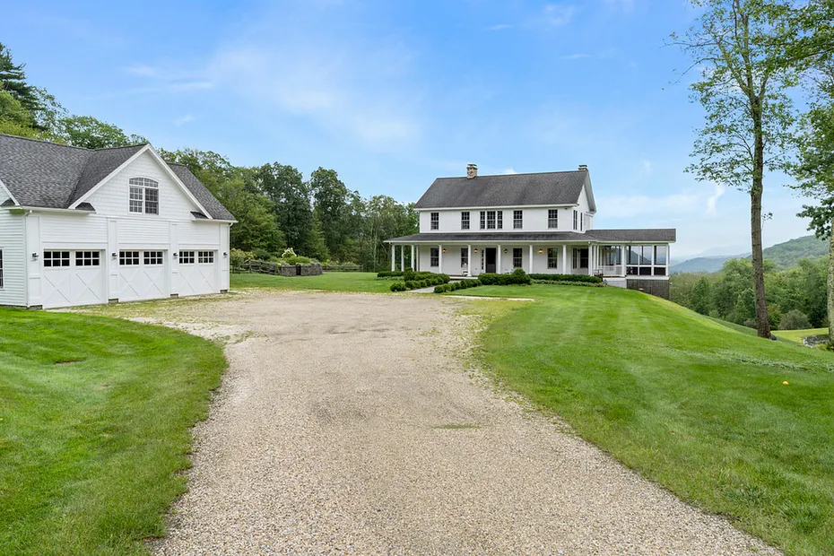 470 Harrington Drive Photo 3