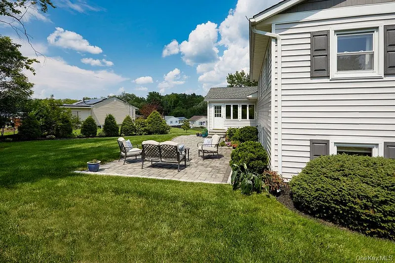 8 Carroll Drive Photo 4