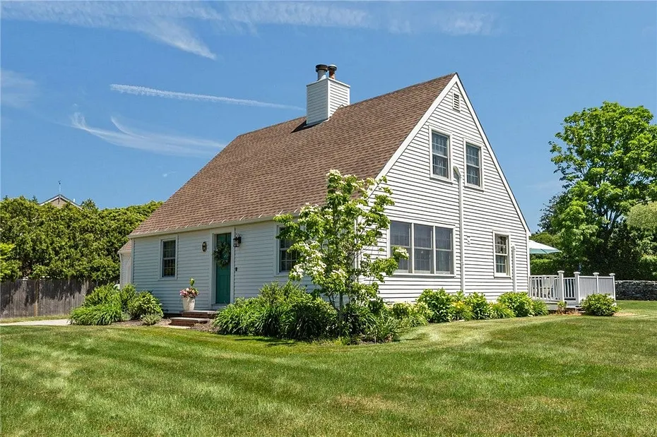 14 Wolcott Avenue Photo 4