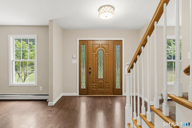 436 Tiffany Lane Photo 4