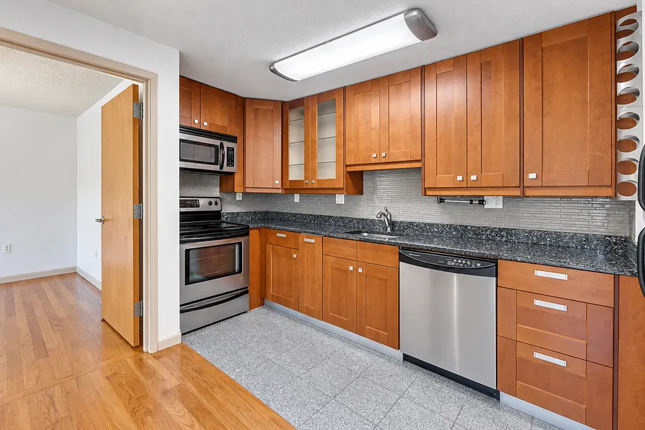 184 Pequot Avenue  #305 Photo 10