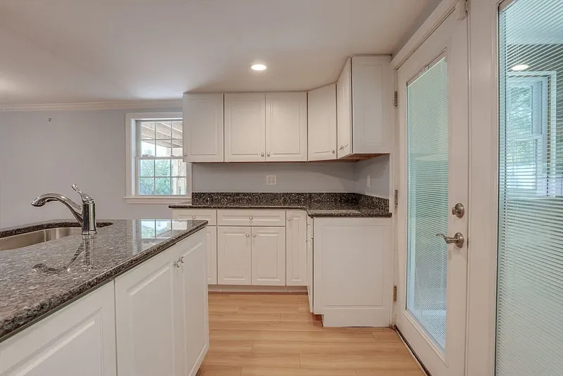 680 East Street Photo 33