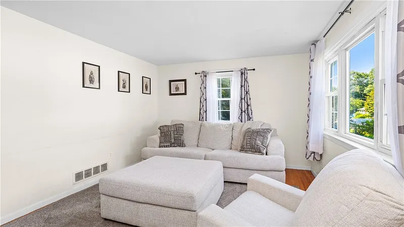 52 Brentwood Avenue Photo 13