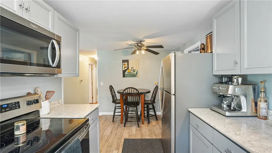 52 Brentwood Avenue Photo 6