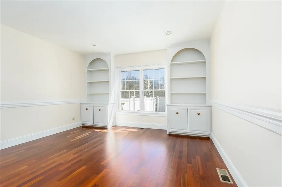 275 Eliot St Photo 13