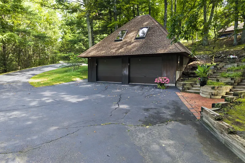 Detached 2 car second garage