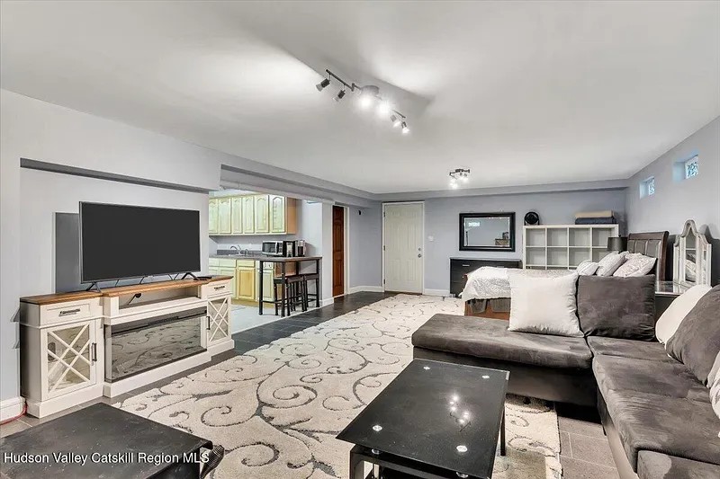 6196 New York 81 Photo 40