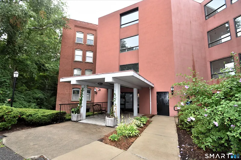 222 Williams Street East  #331 Photo 1