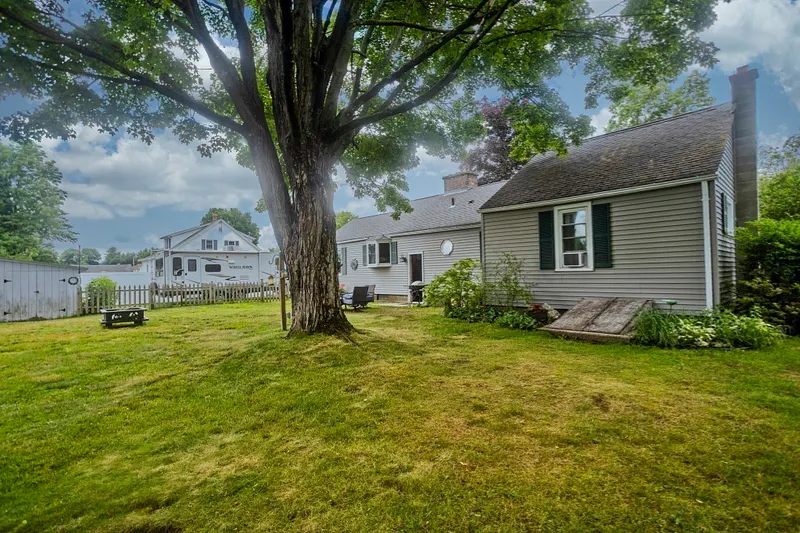 35 Pinehurst St Photo 26