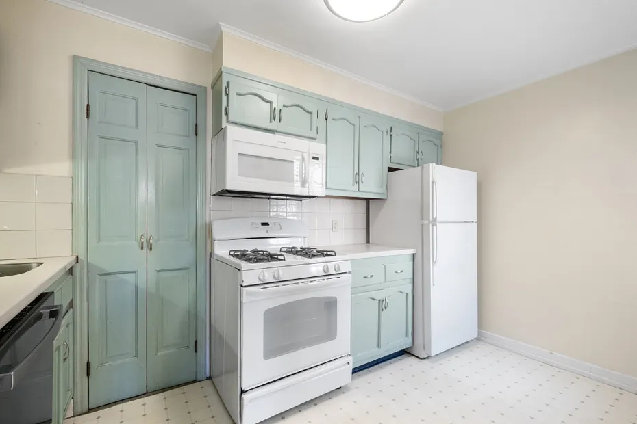 100 Ardsley Avenue W  #4H Photo 16