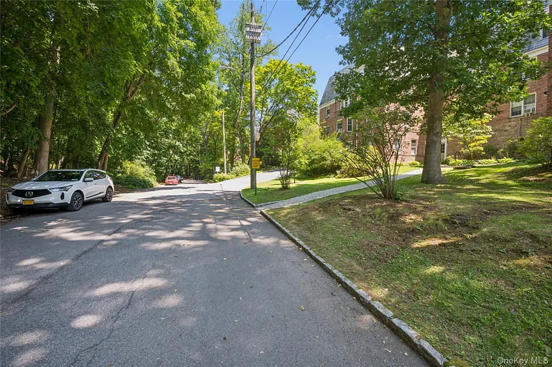 84 Pinewood Road  #1F Photo 29