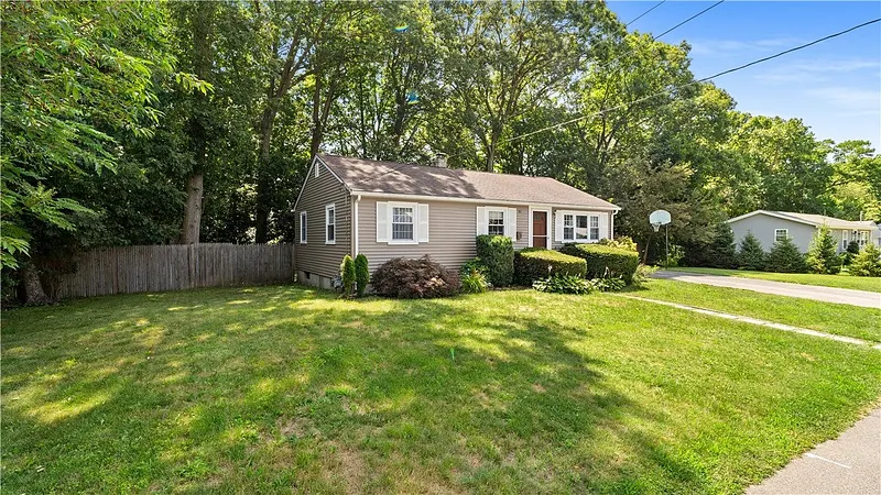 52 Brentwood Avenue Photo 3