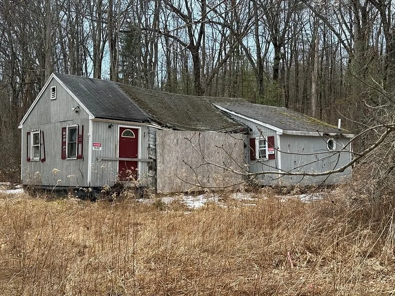 35 Queen Rd Photo 2