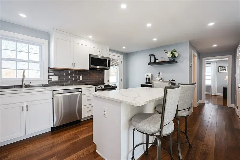 5 Clinton Ave Photo 11