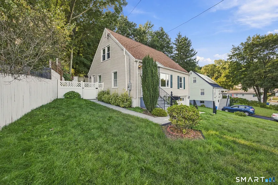 15 Ashland Avenue Photo 3