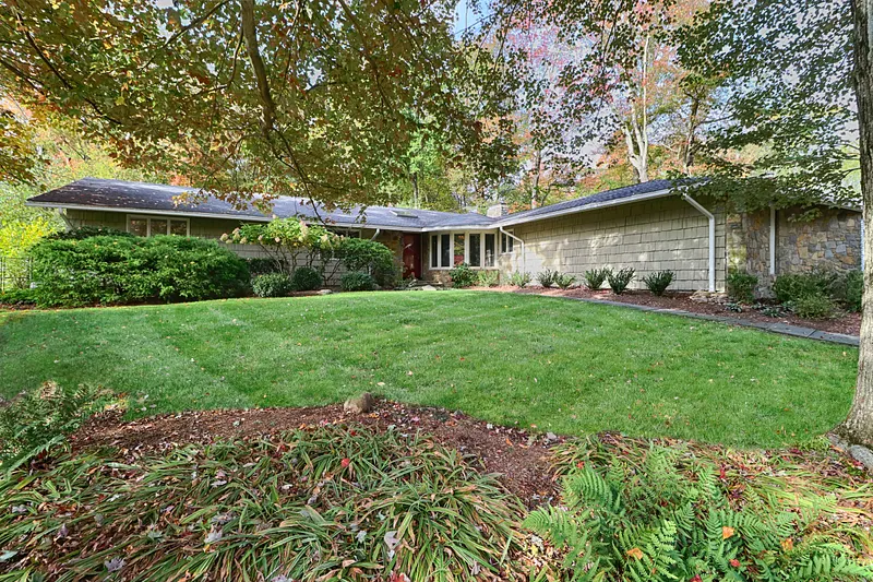 947 Galloping Hill Road Photo 1