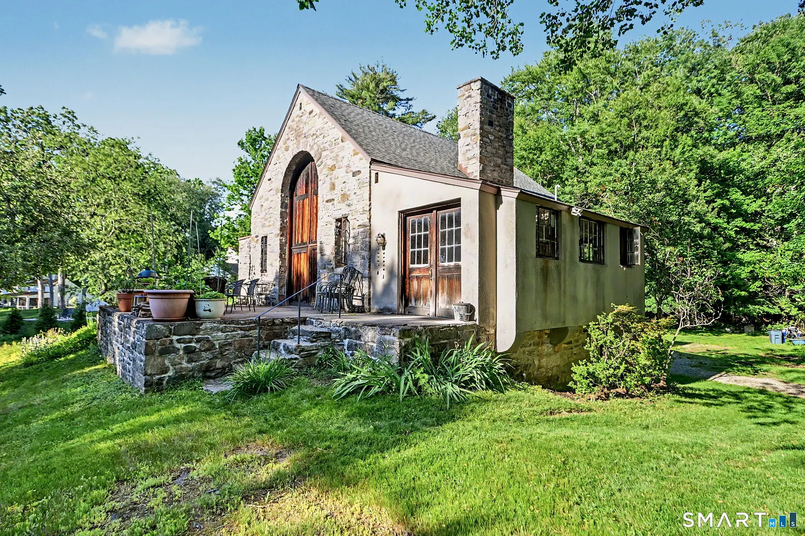 11 Hitchcock Road Photo 5