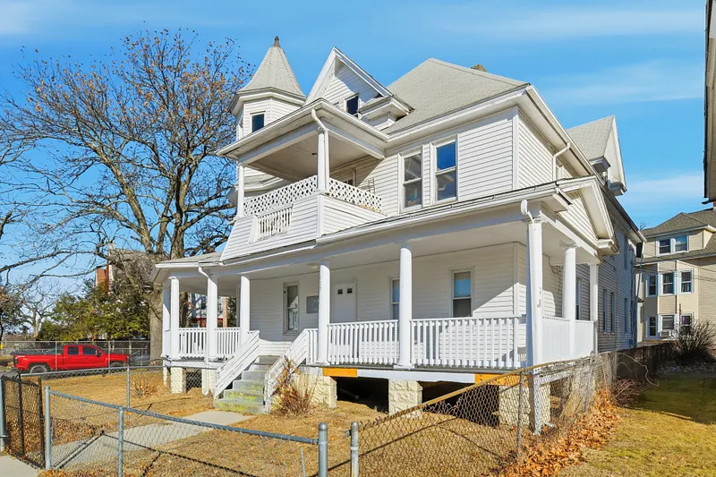 127 Dickinson Street Photo 3