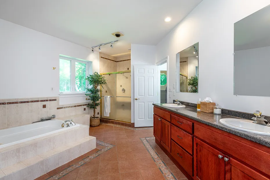 28 Drewbarrie Lane Photo 17