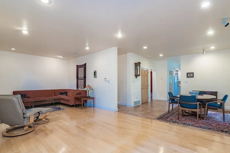62 Fairview Ave Photo 7