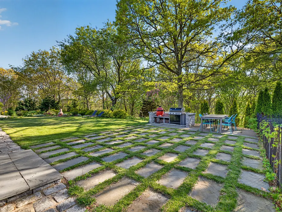 325 Post Road Photo 13