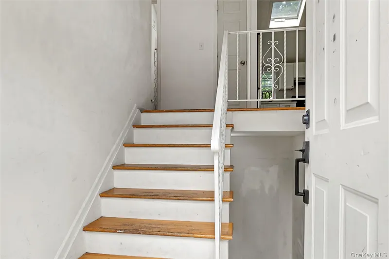 1056 Arthur Street Photo 23